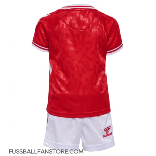 Dänemark Replik Heimtrikot Kinder EM 2024 Kurzarm (+ Kurze Hosen) Dänemark Replik Heimtrikot Kinder EM 2024 Kurzarm (+ Kurze Hosen)